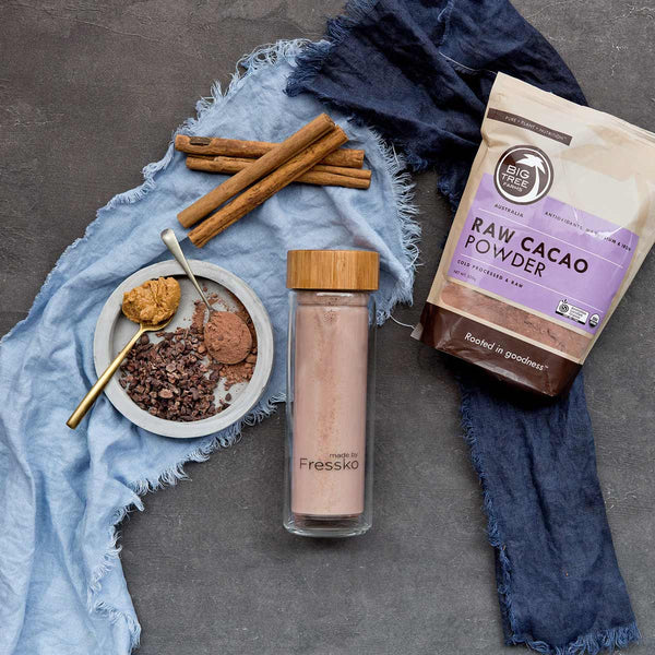 Cacao and nut butter smoothie in TOUR glass Fressko flask