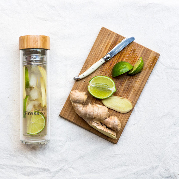 Lime and ginger iced tea in TOUR Fressko glass flask