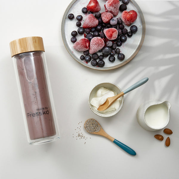 Berry and Chia Smoothie in Fressko glass LIFT flask